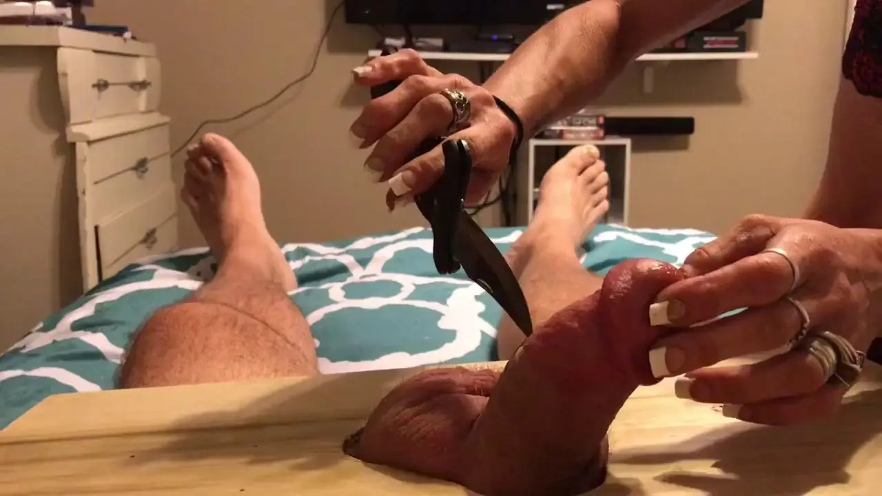 She sucks his flaccid cock and uses a knife